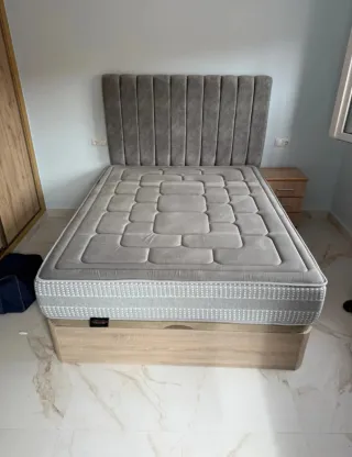 Canapé abatible blanco y gris