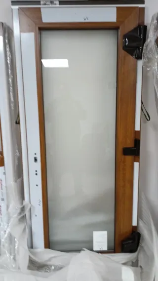 Balconera persiana Eléctrica  + Puerta