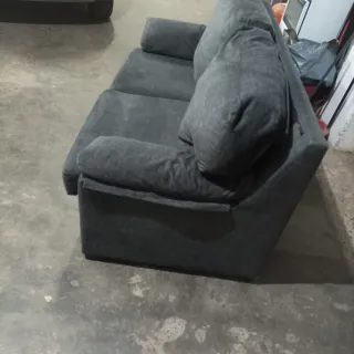 Sofá de tela gris