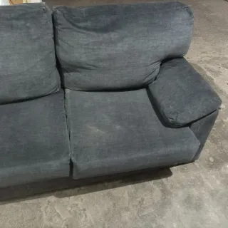Sofá de tela gris