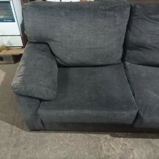Sofá de tela gris