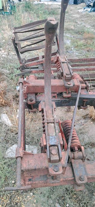 Cultivador chisel 15 brazos con rulo varilla.