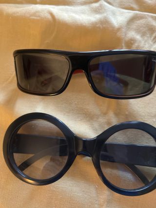 Gafas, pañuelo y cinturón