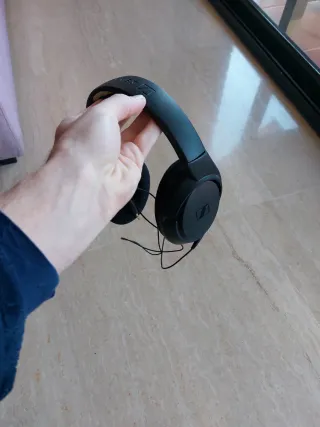 Auriculares Sennheiser con cable negros