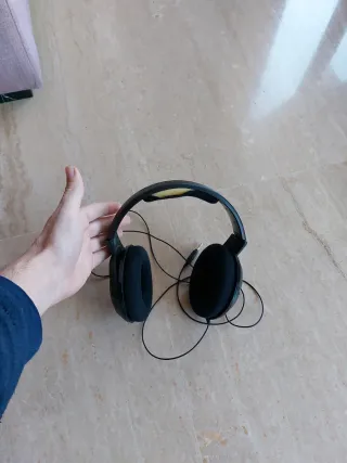 Auriculares Sennheiser con cable negros