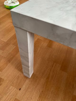Mesa auxiliar Lack Ikea forradas con efecto mármol