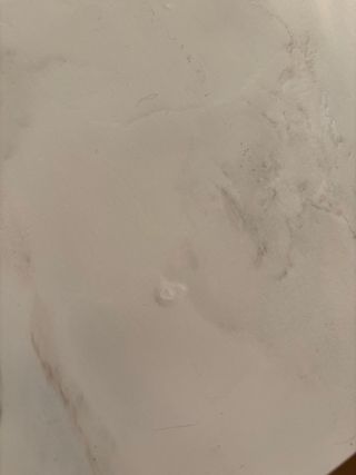 Mesa auxiliar Lack Ikea forradas con efecto mármol