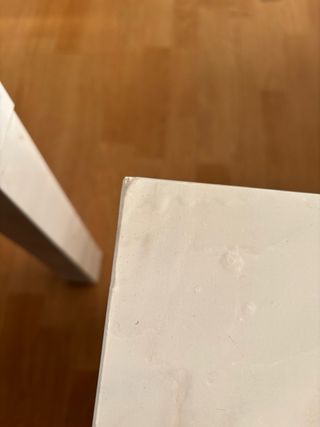 Mesa auxiliar Lack Ikea forradas con efecto mármol