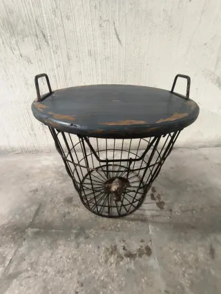 Mesa auxiliar vintage azul y marrón