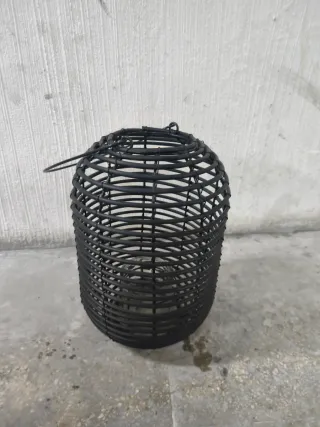 Lámpara de mimbre negra decorativa