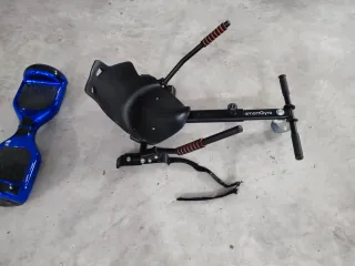 Patinete eléctrico y asiento de kart