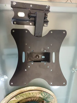 Staffa TV orientabile