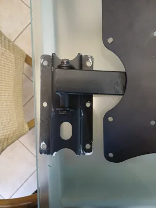 Staffa TV orientabile