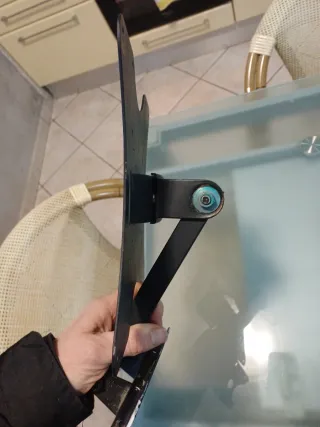 Staffa TV orientabile