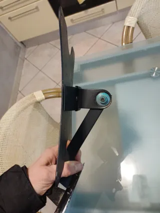 Staffa TV orientabile