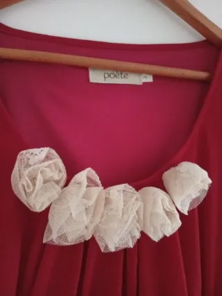 Vestido elegante Poete en color rojo con flores