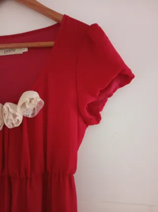 Vestido elegante Poete en color rojo con flores