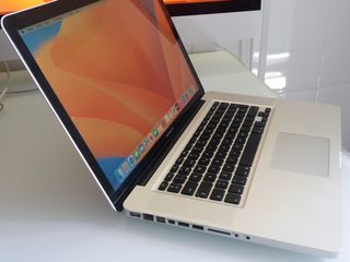 MacBook Pro 15” Intel i7 Quad-Core i7  /