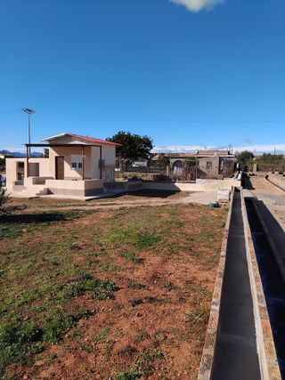 FINCA RÚSTICA CON CASETA CERCA DE PUEBLO