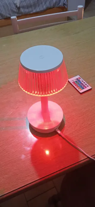 Lampada da tavolo LED RGB con telecomando