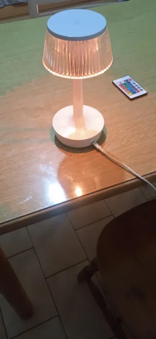 Lampada da tavolo LED RGB con telecomando