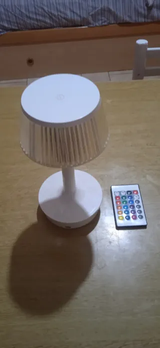 Lampada da tavolo LED RGB con telecomando