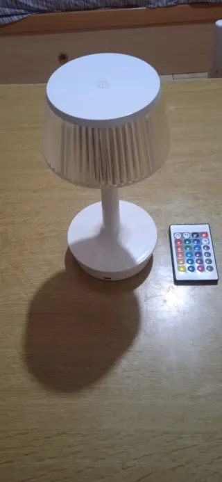 Lampada da tavolo LED RGB con telecomando