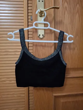 Top brillante Bershka negro y plateado