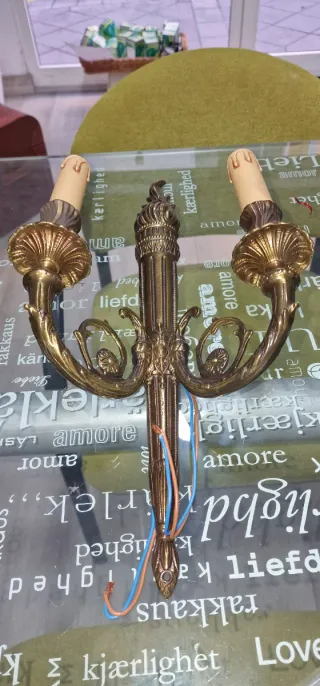 Aplique clásico de metal dorado