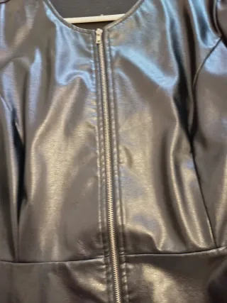 Chaqueta negra efecto piel mujer