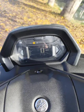 Yamaha NMAX 125 2025 - 2100km + 2 Cascos