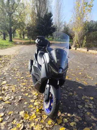 Yamaha NMAX 125 2025 - 2100km + 2 Cascos