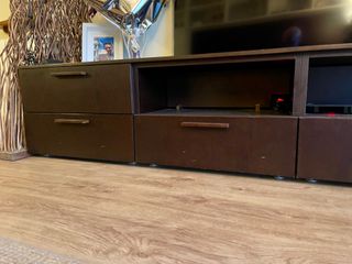 Mueble de TV de alta calidad , macizo.