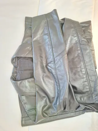 Chaqueta de cuero plateada