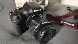 Cámara Canon EOS 750D + Objetivo EF-S 18-55mm