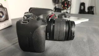 Cámara Canon EOS 750D + Objetivo EF-S 18-55mm