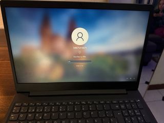 Portátil Lenovo Negro