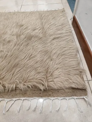 Alfombra beige de lana