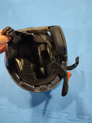 Casco de esquí gris