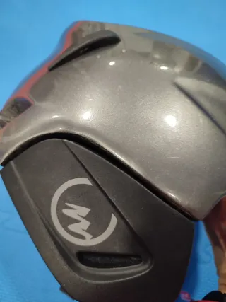 Casco de esquí gris