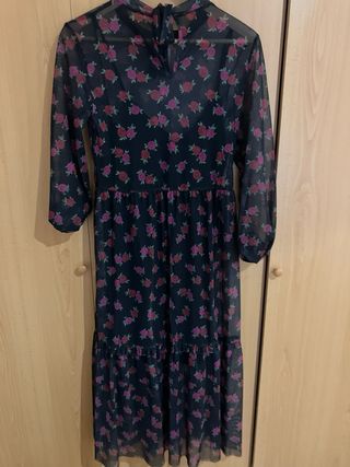Vestido negro floral semitransparente