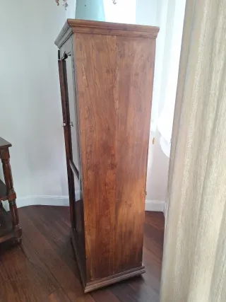 Vitrina de madera