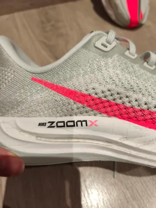 Zapatillas running Nike mujer blancas y rosas