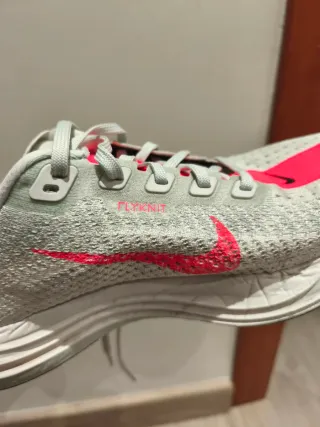 Zapatillas running Nike mujer blancas y rosas