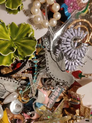 Lote 100 piezas bisutería variada