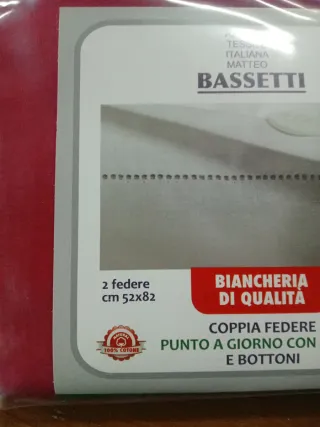 Coppia Federe Bassetti Punto a Giorno Rosse