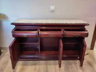 Aparador con espejo y tapa de mármol