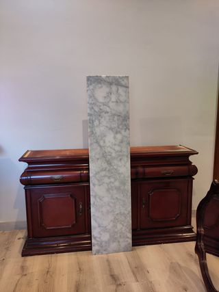 Aparador con espejo y tapa de mármol