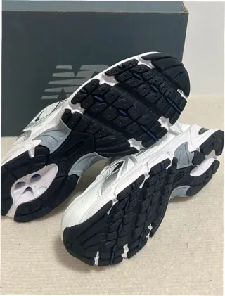 New Balance 530 Talla 42 Blanco Plata Marino