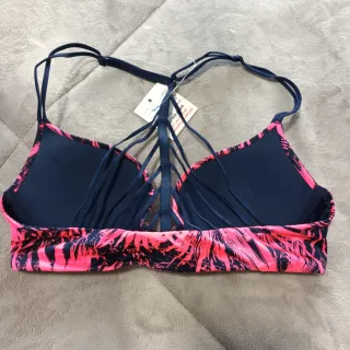 Top deportivo nuevo Talla 34 Copa B